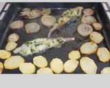 Foto del paso 16 de la receta: Rape con guarnición de patata y cebolla al horno