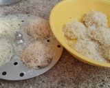 A picture of step 3 of Iddiyappam.