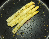 Foto del paso 3 de la receta: Espárragos a la plancha