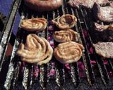 Foto del paso 3 de la receta: Parrillada: chinchulines de cordero, chorizos de pollo, conejo, criollos, churrasquitos de cerdo