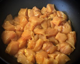 Foto del paso 2 de la receta: Pollo con pasas al Moscatel