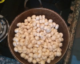 A picture of step 1 of Methi Mutter Makhana.