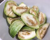 รูปขั้นตอนการทำที่ 1 ของ แกงเขียวหวานไก่ใส่มะเขือ
