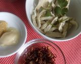 รูปขั้นตอนการทำที่ 3 ของ ยำหัวปลีอกไก่