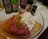 Foto langkah ke 2 dari resep Hamburger with tomato sauce.