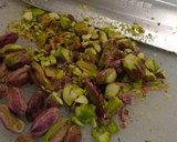 Foto langkah ke 1 dari resep Pistachio Crusted Salmon.