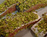 Foto langkah ke 3 dari resep Pistachio Crusted Salmon.