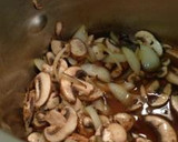 Foto langkah ke 2 dari resep Mushroom Cream Soup.