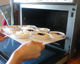 Foto langkah ke 6 dari resep Cheese and Blueberry Muffin.