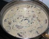 Foto langkah ke 2 dari resep SPAGHETTI WITH GARLIC MUSHROOM SAUCE.