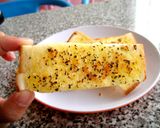 Foto langkah ke 4 dari resep Garlic Bread.