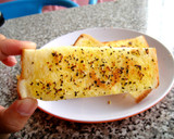Foto langkah ke 4 dari resep Garlic Bread.