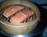 Foto langkah ke 2 dari resep Salmon Kukus Saus Kari.