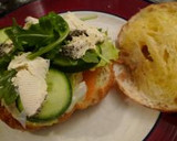 Foto langkah ke 3 dari resep Smoked Salmon and Cream Cheese Croissant.
