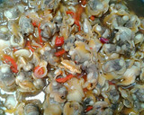Foto langkah ke 3 dari resep Kerang Pedas Manis.