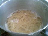 Spaghetti saus tuna dan telur