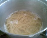 Foto langkah ke 1 dari resep Spaghetti saus tuna dan telur.