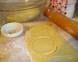 Foto langkah ke 3 dari resep Jam Shortbreads..