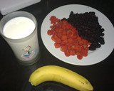Foto langkah ke 1 dari resep Smoothie Pisang dan Arbei.