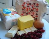 Foto langkah ke 1 dari resep White Chocolate Cranberry cookies.