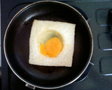 Foto langkah ke 2 dari resep Roti Panggang Telur.