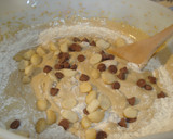 Foto langkah ke 4 dari resep Butterscotch Choc Bars.