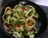 Foto langkah ke 4 dari resep Cah Brokoli Tahu.