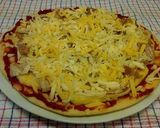Foto langkah ke 4 dari resep Hawaiian Pizza.