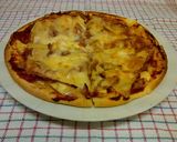 Foto langkah ke 5 dari resep Hawaiian Pizza.