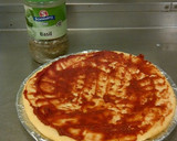 Foto langkah ke 2 dari resep Tuna Veggie Pizza.