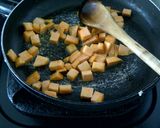 Foto langkah ke 2 dari resep Baked Sweet Potato with spinach.