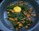 Foto langkah ke 5 dari resep Baked Sweet Potato with spinach.