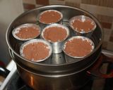 Foto langkah ke 8 dari resep Steam Chocolate Banana Cupcake with Milo Milk Icing.