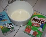 Foto langkah ke 9 dari resep Steam Chocolate Banana Cupcake with Milo Milk Icing.