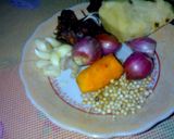 Foto langkah ke 1 dari resep AYAM REBUS KUNYIT-LENGKUAS.