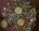 Foto langkah ke 2 dari resep TELUR DADAR TOMAT.