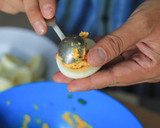 Foto langkah ke 7 dari resep Telur Mata Setan.
