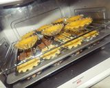 Foto langkah ke 7 dari resep Pie Susu With Slice Strawberry.