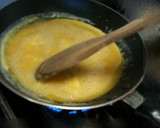 Foto langkah ke 3 dari resep OMMELETE EGG.