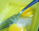Foto langkah ke 2 dari resep OMMELETE EGG.
