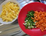 Foto langkah ke 2 dari resep Sup Ayam Jagung Manis.