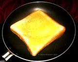 Foto langkah ke 4 dari resep roti bakar selimut telur.
