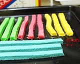 Foto langkah ke 4 dari resep Rainbow Biscuit Stick.