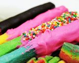Foto langkah ke 6 dari resep Rainbow Biscuit Stick.