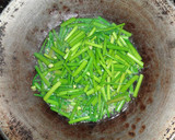 Foto langkah ke 3 dari resep Sayur Bawang Tombak.