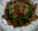Foto langkah ke 5 dari resep bihun goreng seafood superior with chicken teriyaki.