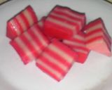 Foto langkah ke 4 dari resep Pepe Terigu (kue lapis ban karet) Khas Betawi.