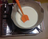 Foto langkah ke 2 dari resep Simple Marshmallow Choco Mousse.