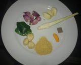 Foto langkah ke 1 dari resep Ayam Gulung Bihun Kuah Lemak.