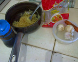 Foto langkah ke 1 dari resep Mie Goreng Soteja (Sosis Telur Jamur).